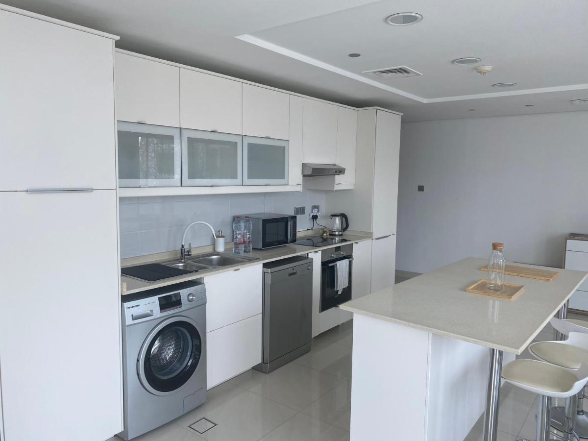 One Bedroom Apartment With Pool & Gym Near Marina ดูไบ ภายนอก รูปภาพ