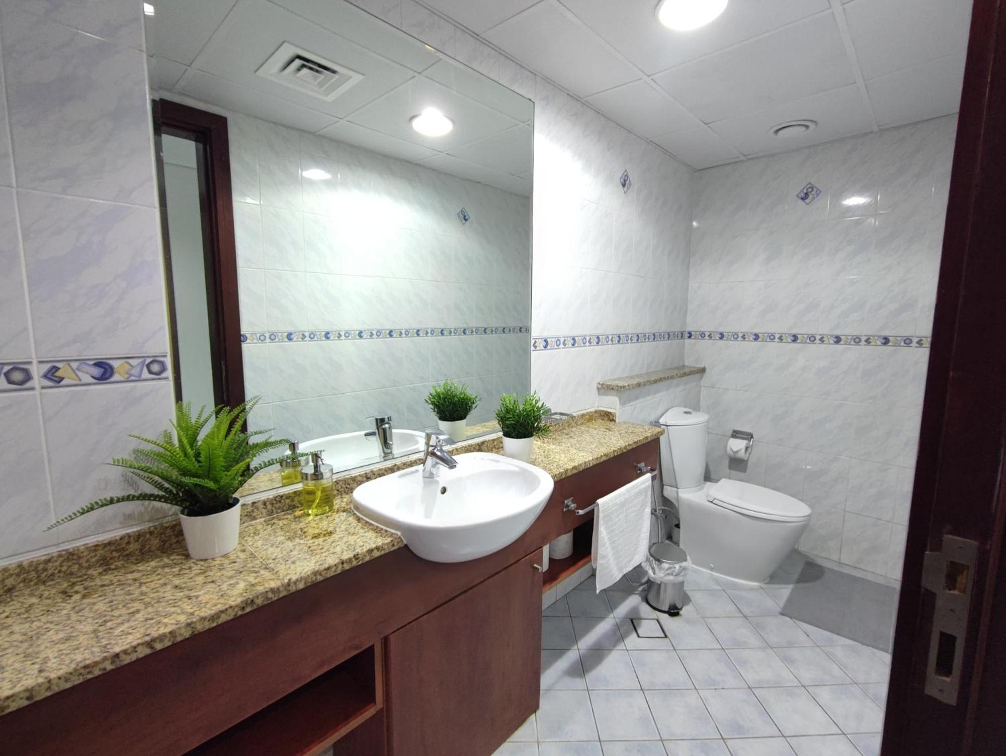 One Bedroom Apartment With Pool & Gym Near Marina ดูไบ ภายนอก รูปภาพ
