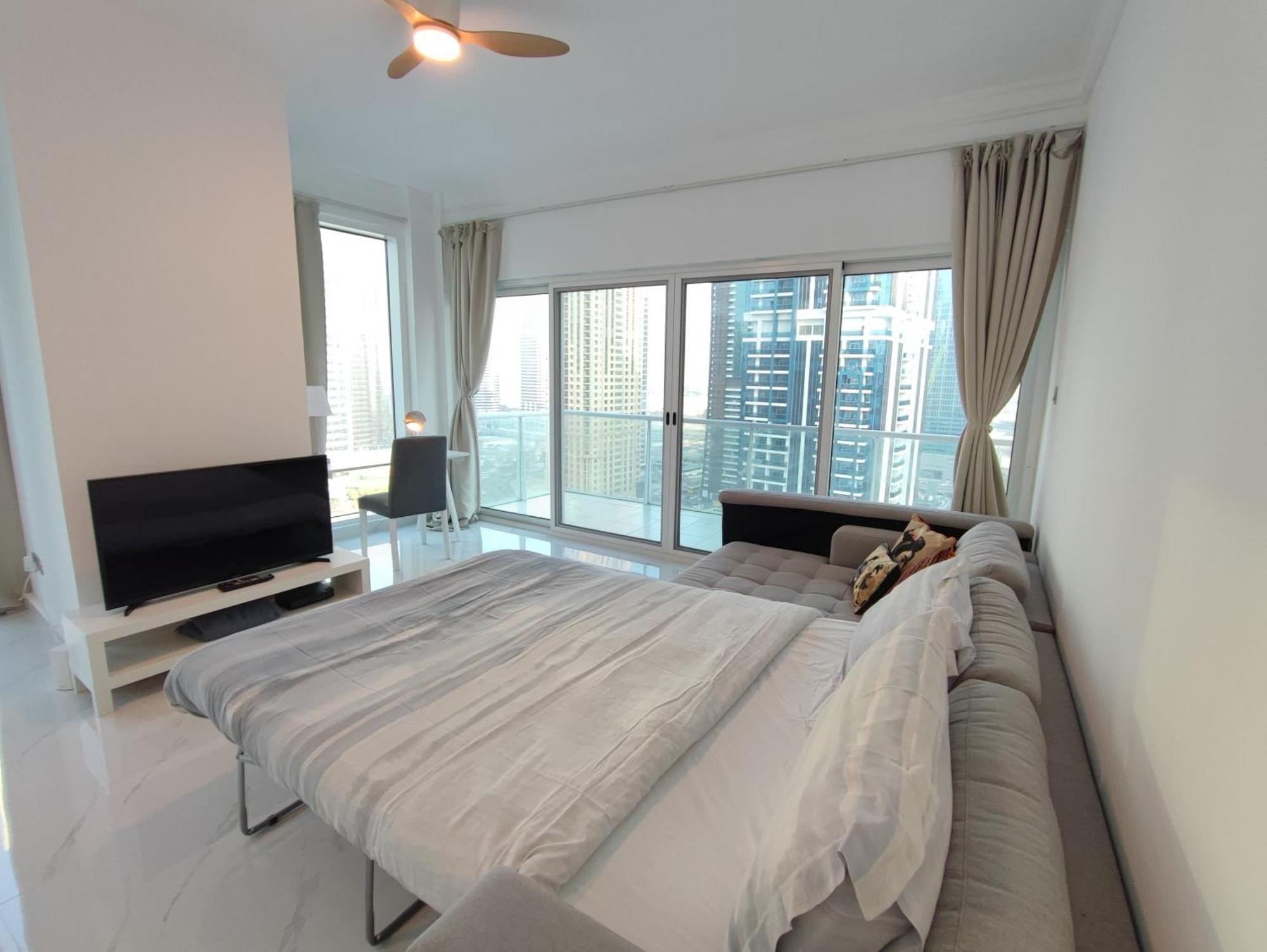 One Bedroom Apartment With Pool & Gym Near Marina ดูไบ ภายนอก รูปภาพ