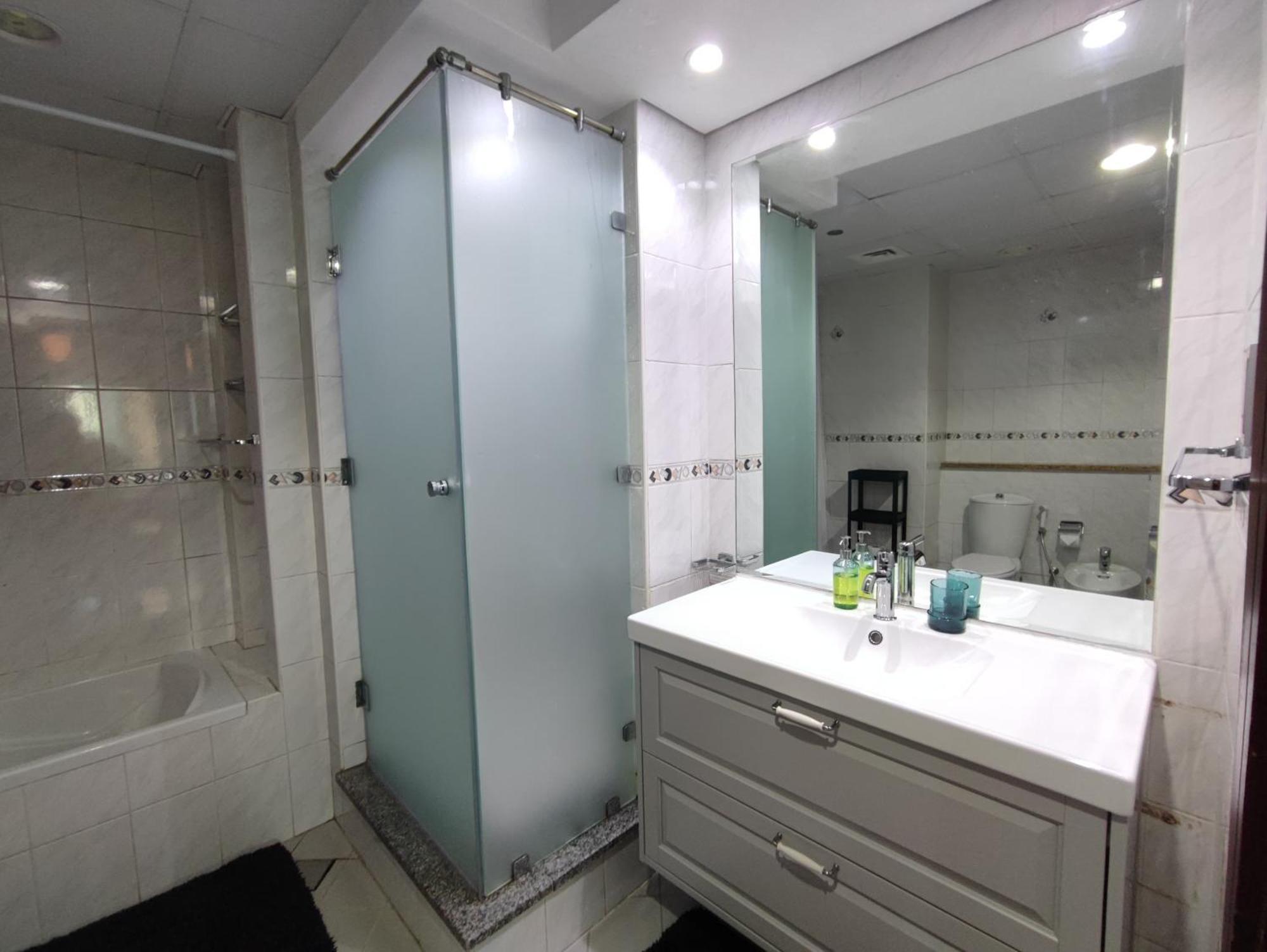 One Bedroom Apartment With Pool & Gym Near Marina ดูไบ ภายนอก รูปภาพ